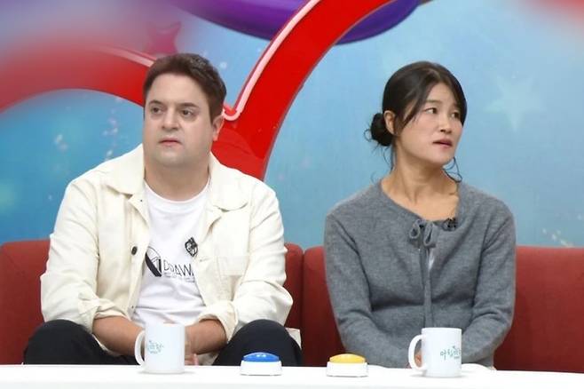 Comedian Kim Hye-sun revealed the reason she suddenly left for Germany and shared the story of when she met her husband, Stefan.On the KBS1 program Morning Plaza, which aired on the 14th, Kim Hye-sun and her German husband, Stefan, appeared to share various stories, including their dating story.On this day, Kim Hye-sun recalled, I first met my husband on a blind date at a German restaurant. I was an hour late for our appointment, so I thought he would be gone, but he was waiting for me. Stefan added, I was waiting because I was worried, creating a heartwarming moment.He continued, saying that Kim Hye-sun was cute and pretty and revealed, I hugged her the moment I first saw her. Kim Hye-sun shared, When I first hugged her, I felt a warm sensation, and I had the feeling that I might be able to marry this person.Hearing this, Stefan also confessed, I was happy, adding, I fell in love with Hye-sun right away. I thought I wanted to meet her one more time. Kim Hye-sun explained, He told me that even though I am a celebrity, I looked lonely seeing me alone in a dark room at home, adding, My husband thought it would be good to get married at that time, but I had decided from the beginning that I wanted to get married. She also said, We met in Germany for about 100 days. International couples have to choose a country. I agonized a lot over whether to choose Korea or Germany, but my husband greatly respected my profession.Earlier in January, Kim Hye-sun also mentioned the difficult times she went through on Morning Plaza.KBS1s Morning Plaza airs every weekday at 8:25 AM.In 2018, Kim Hye-sun married Stefan Siegel, a German national.