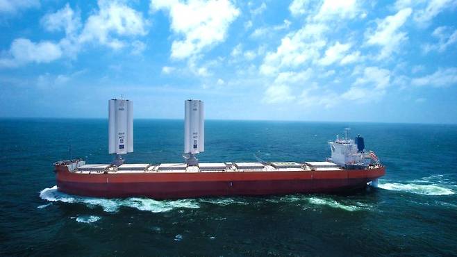 풍력보조추진시스템 'WindWings'를 적용한 벌크선. BAR Technologies 제공