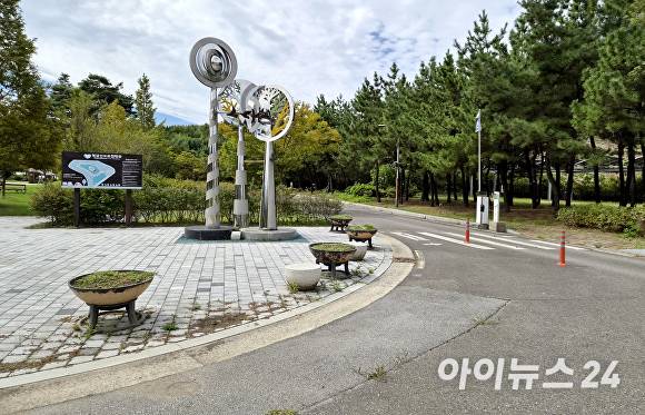 군산시 옥산면 청암산 오토캠핑장은 지난 2014년 약 33억 원을 들여 조성됐다. [사진=임기택기자]