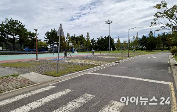 군산시는 청암산 오토캠핑장의 캠핑 기능을 종료하고 해당 부지를 파크골프장으로 활용하는 방향을 잡았다. [사진=임기택기자]