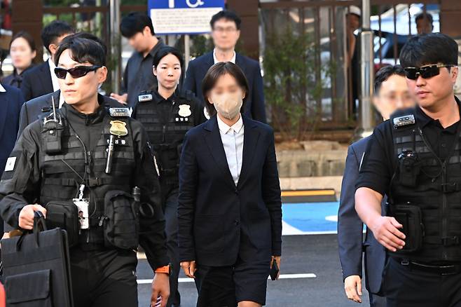 김승원 법무부장관 후보자 관련 식약처 신약 승인 청탁 의혹에 연루된 브로커 양수진씨가 15일 서울 마포구 서부지방법원에서 열린 결심공판에 출석하고 있다.