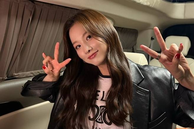 가수 솔지가 15일 저녁 6시 트로트 스페셜 싱글을 발매한다. 솔지 공식 트위터