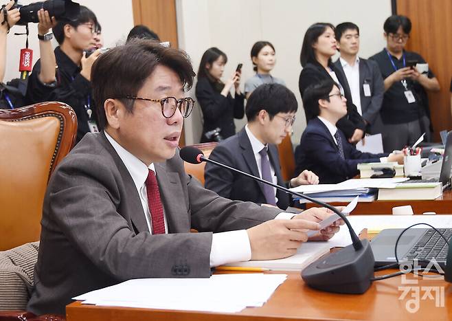 유의동 국토위원장이 16일 오전 서울 여의도 국회 국토교통위원회에서 열린 홍지선 국토교통부 장관 후보자 인사청문회를 진행하고 있다./ 이호형 기자 leemario@sporbiz.co.kr 2026.09.16