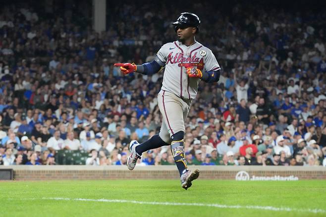 Sep 15, 2026; Chicago, Illinois, USA;  Atlanta Braves second baseman Ozzie Albies (1) gestures after hitting a two-run home run against the Chicago Cubs during the seventh inning at Wrigley Field.  Mandatory Credit: David Banks-Imagn Images        <저작권자(c) 연합뉴스, 무단 전재-재배포, AI 학습 및 활용 금지>