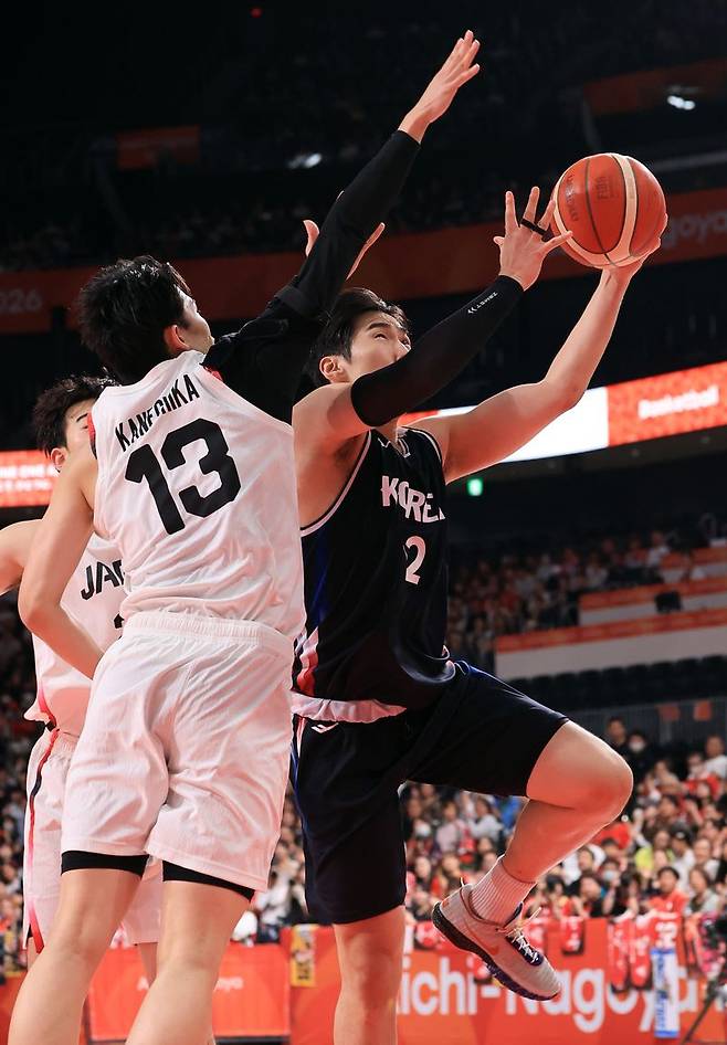 13일 일본 나고야 아이치 인터내셔널 아레나에서 열린 2026 아이치·나고야 아시안게임 남자 농구 예선 대한민국 대 일본 경기. 최준용이 슛을 하고 있다.연합뉴스