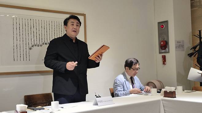 이정민 총감독이 축제 운용에 대해 설명하고 있다.                  양형모 기자