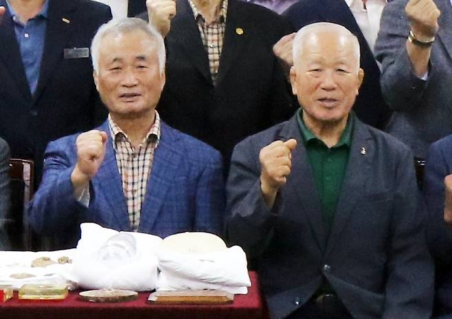 '레슬링 원로' 안천영(왼쪽)·안한영 형제 [전북자치도체육회 제공. 재판매 및 DB 금지]