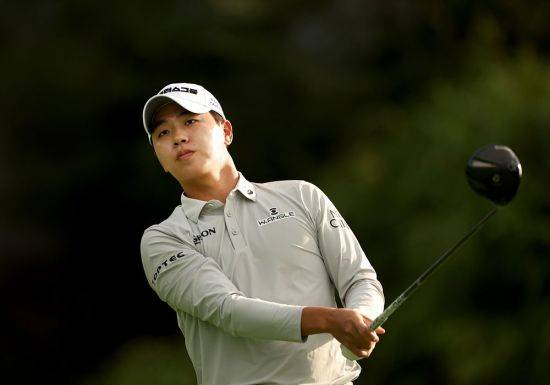 최찬이 골프존 오픈 1라운드 10번 홀에서 티샷을 하고 있다. KPGA 제공