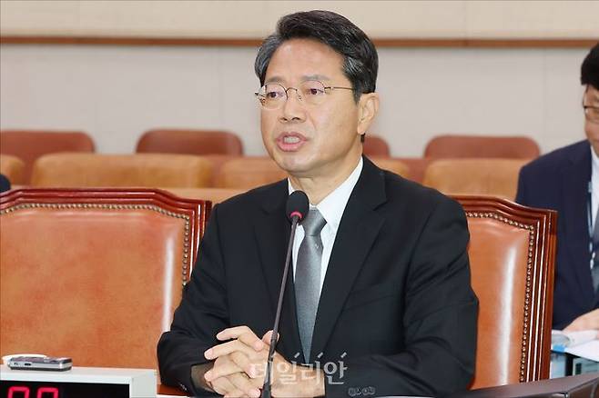 김승원 법무부 장관 후보자가 15일 오전 서울 여의도 국회에서 열린 국회 법제사법위원회 국무위원 후보자(법무부 장관 후보자 김승원) 인사청문회에서 질의에 답변하고 있다. ⓒ데일리안 홍금표 기자