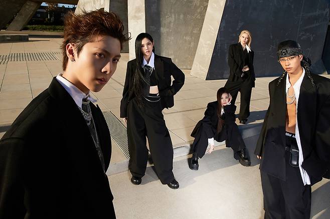 On the 16th, The Black Label released the second teaser photo for All Day Projects (Annie, Tarzan, Bailey, Woochan, Youngseo) second EP, Crash, via official social media.The released image captures the five members exuding individuality through wide-fit black suit styling. By adding accents to their outfits with bold accessories and bandanas, they maximized All Day Projects hip charm while simultaneously displaying a restrained aura, drawing attention with a transformation distinct from their previous image.All Day Project is set to make a comeback after nine months with their second EP, Crash, on the upcoming 28th. They made their debut in the music industry last June amidst explosive buzz, rising to the position of a digital powerhouse representing the 5th generation immediately upon their debut. Subsequently, in December, they showcased their unrivaled musical world with their first EP, All Day Project.