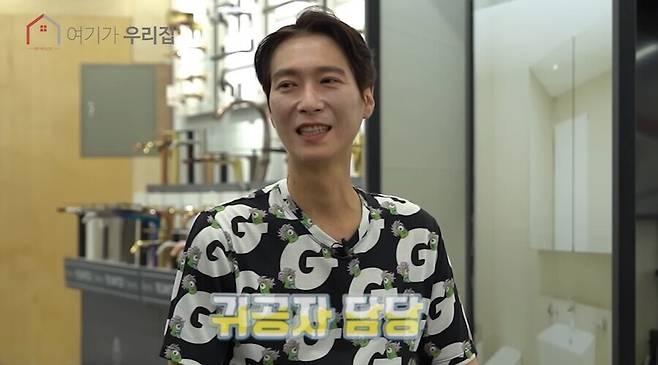 Go Ji-yong, a former member of the group Sechskies, and his ex-wife, Heo Yang-im, a family medicine specialist, who had kept their divorce a secret for two years, are no longer hiding their long-standing conflict.The couple, who divorced two years ago, are currently engaged in a legal battle over their sons visitation rights and child support. While Go Ji-yong revealed that he had filed for an injunction against Heo Yang-im to prevent interference with visitation rights, Heo Yang-im countered by stating that she was the one who first filed a petition for a visitation judgment with the court, showing no signs of backing down.On the 17th, Heo Yang-im stated on her social media that she was extremely cautious about revealing my position and revealed her stance on the visitation rights conflict that surfaced the previous day along with Go Ji-yongs official statement.Heo Yang-im stated, At the time of the divorce, there was no separate agreement regarding regular visitation, adding, Recently, Mr. Go Ji-yong claimed that I was unfairly restricting his visitation rights regarding Seung-jae, so I filed a petition for a visitation judgment with the court first.He added, We plan to faithfully proceed with visitation rights in accordance with the courts decision in the future.Previously, Go Ji-yong stated that he had only been able to meet his son, Seung-jae, six times in the two years since his divorce. He announced through his agency on the 16th that he had filed for a provisional injunction against Heo Yang-im to prohibit interference with visitation rights and to ban the posting of photos and videos of the child. He also revealed that he had filed for a court judgment regarding visitation rights.Go Ji-yongs side stated, After the divorce by mutual agreement, he was rushed to the hospital in a near-death state and had to be prepared for death. They added, Although his illness worsened during the marriage, we reached an amicable agreement, and he fought alone for about two years, hovering between life and death while being hospitalized multiple times.They also mentioned child support. Go Ji-yong claimed that Heo Yang-im had seized his bank accounts and insurance policies through an application for provisional attachment, while coercing him into paying child support. He further stated, We specified through a certified letter that she would faithfully fulfill her obligations, but there was no response.Heo Yang-im added, We plan to faithfully proceed with visitation rights in accordance with the courts decision. Go Ji-yong claimed that he could not tolerate the fact that his son was being used for hospital promotions, as his agency refused to let him see him despite him paying child support, and ignored warnings regarding violations of the Child Protection Act.However, Go Ji-yongs side stated, We are working closely with the agency on many matters for his rehabilitation, and he has been faithfully fulfilling child support payments since August 2026, implying that it is true that child support payments were made belatedly following the divorce two years ago.Subsequently, claims emerged that there was a promise at the time of the divorce that Go Ji-yong would be allowed to freely see the child; however, Heo Yang-im drew a line, stating that there was no separate agreement regarding regular visitation rights at the time of the divorce and that she would abide by the courts judgment.In addition, YouTuber Lee Jin-ho claimed that Heo Yang-im had filed a lawsuit against Go Ji-yong first regarding non-payment of child support, alleging that Go Ji-yongs unpaid child support amounted to approximately 40 million won. It was reported that the outstanding child support amounts to 50 million won, including interest, and that Go Ji-yong has only paid child support for two months, starting from last August.Go Ji-yong and Heo Yang-im married in 2013 and have a son, Seung-jae. The family gained popularity by sharing their daily lives with their son on KBS2s The Return of Superman. However, the couple divorced in 2024, with Heo Yang-im gaining custody of the child.However, news of their divorce remained largely unknown until it was officially announced last July, two years later. At the time, Go Ji-yong explained that the reason for delaying the announcement was that he wanted to protect his son so that he could fully accept the situation and grow up in stability.With both parties showing differing stances regarding visitation rights and child support, attention is focused on the upcoming legal judgment.