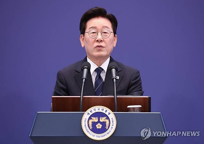 이재명 대통령이 18일 청와대 영빈관에서 기자회견을 하고 있다.[사진=연합뉴스]