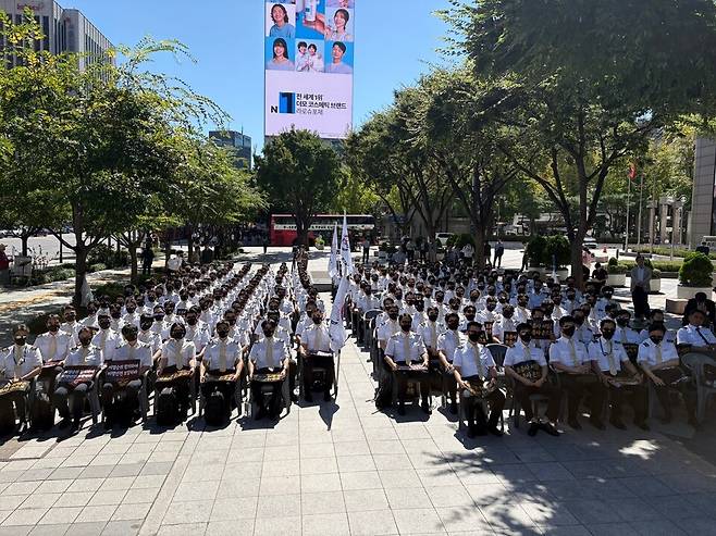 대한항공조종사노조가 지난 15일 광화문 광장에서 집회를 진행하고 있다. [사진=대한항공조종사노조]