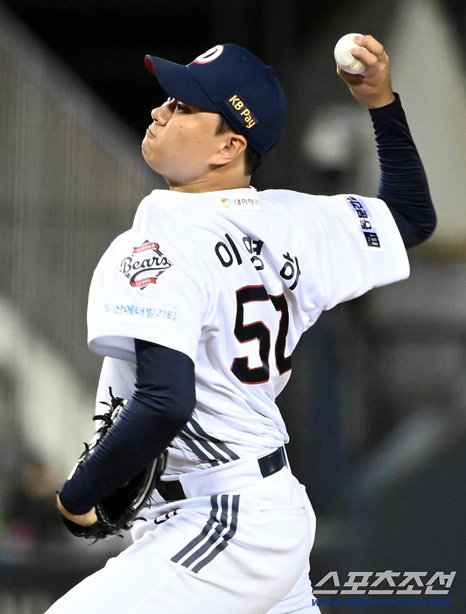 18일 잠실야구장에서 열린 키움과 두산의 경기. 두산 이영하가 역투하고 있다. 잠실=허상욱 기자wook@sportschosun.com/2026.09.18/