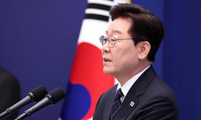 이재명 대통령이 18일 청와대 영빈관에서 열린 기자회견 '국민의 뜻, 국민의 삶 더 살피겠습니다'에서 발언하고 있다.