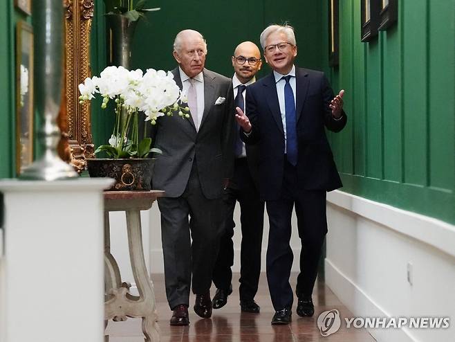 찰스 3세와 허사비스, 젠슨 황 [로이터=연합뉴스. 재판매 및 DB 금지]