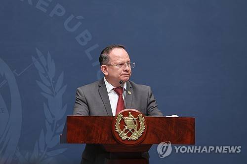 식량원조계획 발표하는 아벨라도 핀투 과테말라 사회개발부 장관 [EPA=연합뉴스]
