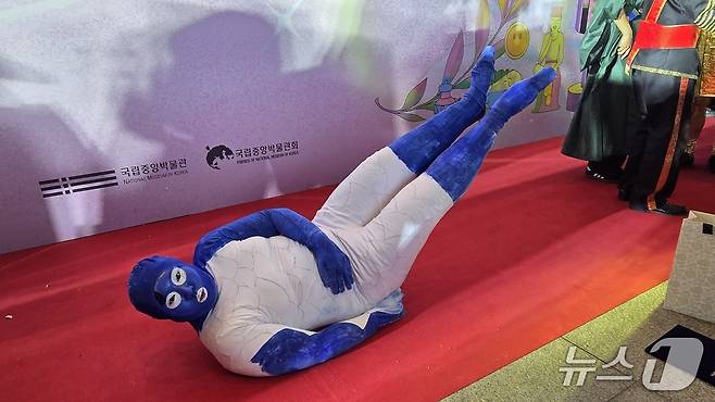 '2026 국중박 분장놀이 전국편' 결선에서 대상을 차지한 전은슬 씨가 시상식 후 포즈를 취하고 있다. ⓒ 뉴스1 정수영 기자