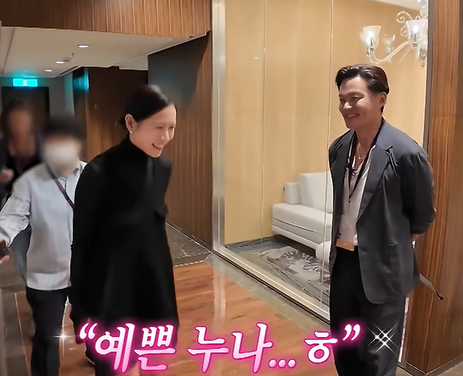 On the SBS variety show Ill Do Anything for You - Secretary Team, which aired on the 18th, cool-headed secretary Lee Seo-jin was completely disarmed, flashing a dimpled smile the moment he encountered Son Ye-jin in the waiting room hallway. However, in front of my star Ji Chang-wook, whom he was actually tasked with looking after, he displayed a completely different demeanor, turning the set into a sea of ​​laughter.But the sweet atmosphere was short-lived; the mood shifted rapidly when Ji Chang-wook, the true star of the day and the my star he had to serve, appeared in the hallway in a sharp suit.Upon spotting Ji Chang-wook, Lee Seo-jin responded with his signature nonchalant tone, asking, You look even thinner? You arent eating, are you? displaying a cold tsundere reaction that caused bursts of laughter due to the stark contrast in their personalities.Ji Chang-wook, seemingly accustomed to it, responded to his older colleagues teasing with a bright smile, creating a delightful chemistry. When Lee Seo-jin boasted, You know, right? We always let you do whatever you want, Ji Chang-wook delivered a pointed remark, saying, Ive thought about it carefully, and last time, I didnt actually do a single thing the way I wanted.Lee Seo-jin and Kim Kwang-kyu could not hide their bewilderment at the unexpected blunt remark, while Ji Chang-wook wore a confident smile, as if determined to get revenge for last year.In the following scenes, a course tailored for Ji Chang-wook unfolded non-stop, ranging from a visit to a claw machine shop and a four-cut photo shoot to a company dinner and a live karaoke session. Holding a microphone and singing passionately while shaking a tambourine, Ji Chang-wook remarked, Its been a while since Ive felt this, but its the feeling of getting exhausted just from playing, savoring the happiness even as he became completely worn out.Meanwhile, SBSs I Will Do Anything for You - Secretary-Jin airs every Friday night at 11:10 PM.