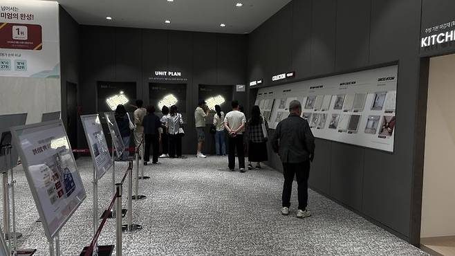 [서울=뉴시스] 신지아 인턴기자=경기 평택시 고덕동 일대에 '힐스테이트 고덕엘리스트' 견본주택이 18일 개관했다. 2026.09.18. *재판매 및 DB 금지