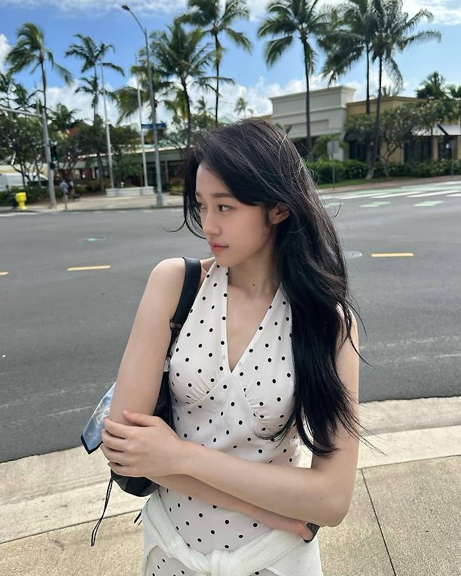 On the 18th, Noh Yoon-seo posted several photos on her Instagram with the caption Aloha.The photos show Noh Yoon-seo enjoying a relaxing time at the beach.Wearing a white halterneck dress with polka dots, Noh Yoon-seo drew attention by showcasing her innocent charm and a slim figure with not a single ounce of excess fat. In particular, her slender back view drew admiration.Meanwhile, Noh Yoon-seo recently met viewers through the Netflix series *The Crown Prince*.