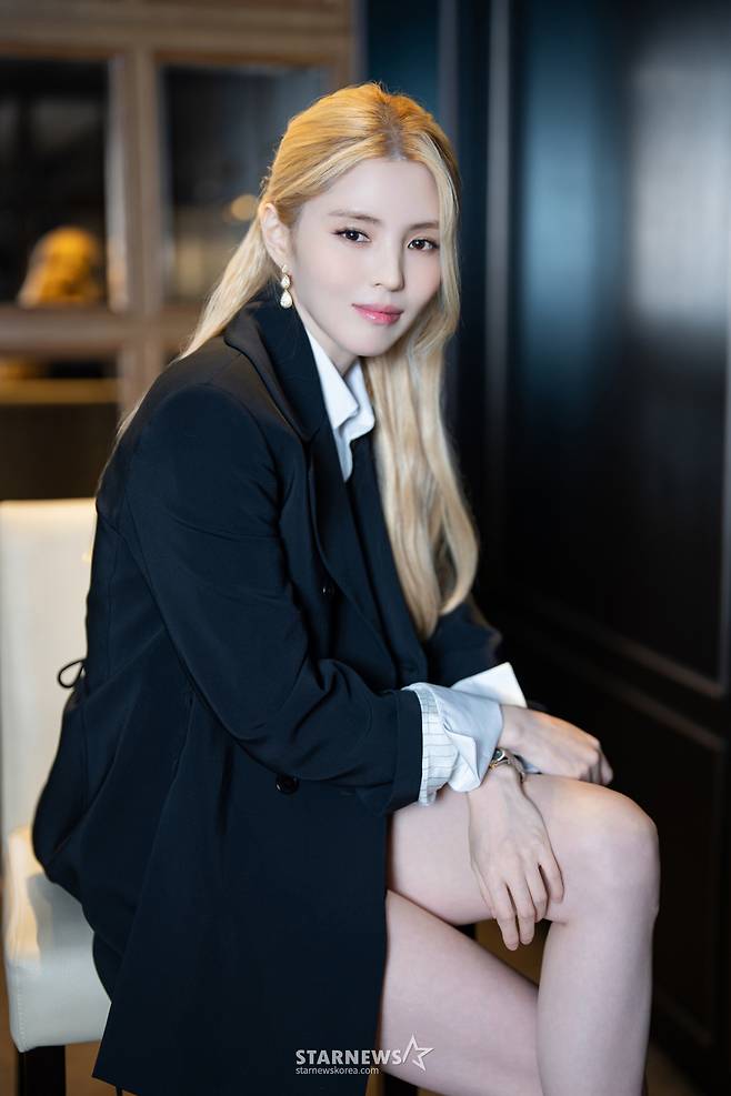 영화 '인턴'의 주연배우 한소희가 8일 진행된 라운드 인터뷰를 위해 포즈를 취하고 있다. /사진제공=워너브러더스 코리아 2026.09.08 /사진=이동훈 photoguy@