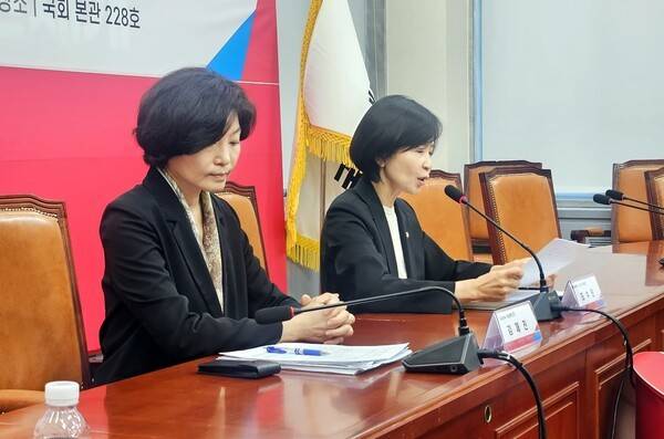 21일 서울 여의도 국회 본청에서 열린 비공개 '디지털자산 과세제도 개선 정책간담회' 이후 최수진 의원(오른쪽)과 김재진 DAXA 상임부회장이 언론브리핑을 하고 있다. [출처=이해선 기자]