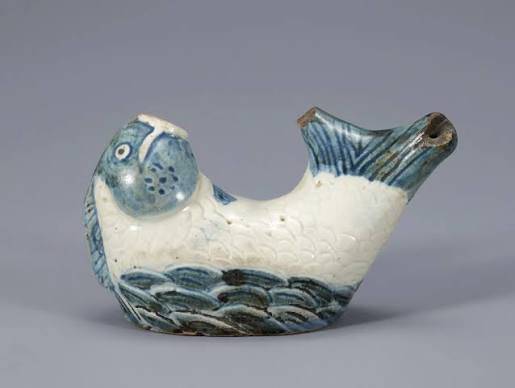 A blue-and-white porcelain water dropper SCREEN CAPTURE