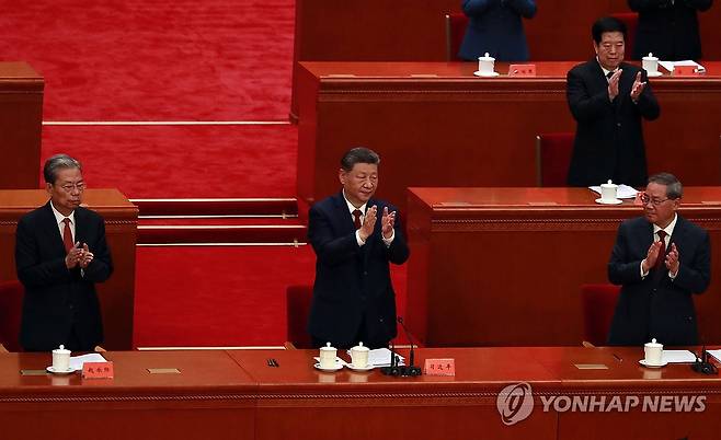 박수치는 시진핑 [연합뉴스 자료사진]
