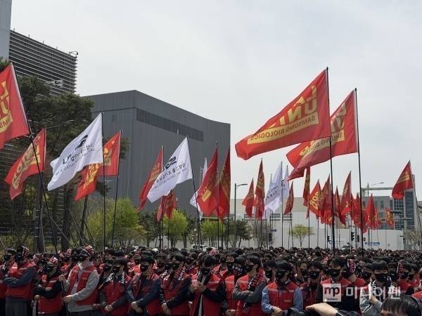 연수구 삼성바이오로직스 1게이트 정문 앞에서 열린 노조 결의 대회 모습. /사진=미디어펜 박재훈 기자