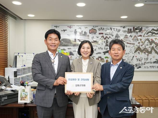강화군의회는&nbsp; 인천시 찾아 군민 생활 지역 발전 위한 주요 현안을 건의했다. 사진제공 | 강화군의회