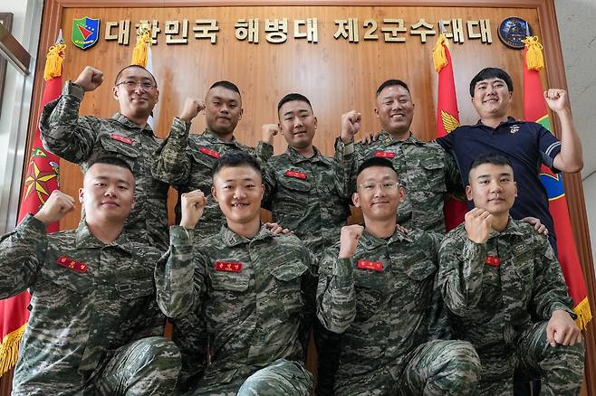 교통사고 구호 활동 벌인 해병대 장병들 [해병대2사단 제공. 재판매 및 DB 금지]