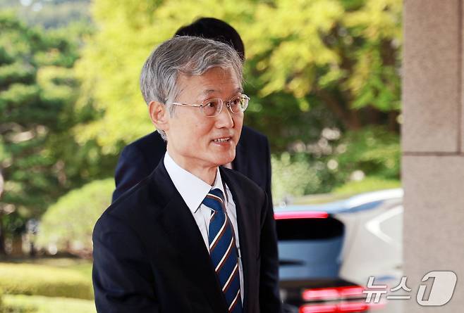 조희대 대법원장이 23일 서울 서초구 대법원 청사로 출근하고 있다. 2026.9.23 ⓒ 뉴스1 이호윤 기자