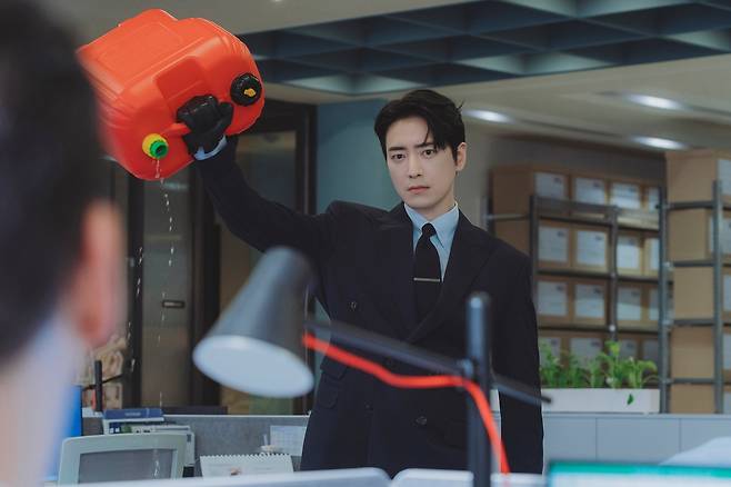 ** <strong>13억</strong> 로또 1등 당첨, 그런데 출근한다고? <strong>티빙 드라마</strong> '로또 1등도 출근합니다' <strong>직장인</strong> 공감 열풍!
**