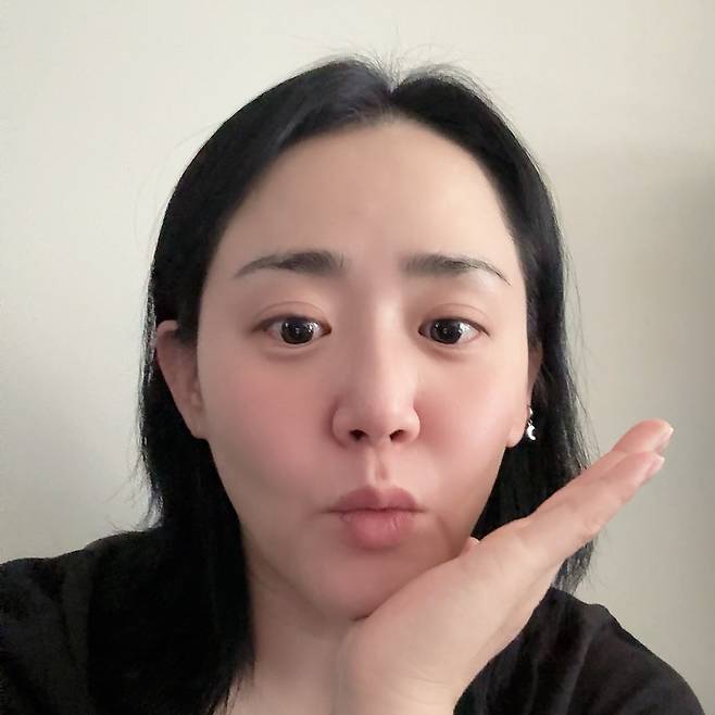 Actress Moon Geun-young shared an update ahead of the Chuseok holiday.On the 23rd, Moon Geun-young posted several photos along with the caption, Have a happy Chuseok, everyone ♥.In the photos, Moon Geun-young looks at the camera with a simple, makeup-free face, making various expressions.She revealed her approachable charm with playful poses, such as resting her chin on her hand while pouting or covering her mouth with her hand.She boasted a youthful appearance that made it hard to believe she is 39 years old.Last July, Moon Geun-young announced through a handwritten letter that she had married theater actor Jung Pyung, who is seven years her senior. The couple quietly tied the knot over a family meal instead of a separate wedding ceremony.Born in 1987, Moon Geun-young made her debut in 1999 with the film *On the Road*. She made her mark on television by playing the younger version of Song Hye-kyo in the drama *Autumn in My Heart*. She subsequently made her presence felt in *The Empress*, and as the films *A Tale of Two Sisters*, *My Little Bride*, and *Dancers Love* became consecutive box office hits, she earned the title of Nations Little Sister.Photo = Moon Geun-young