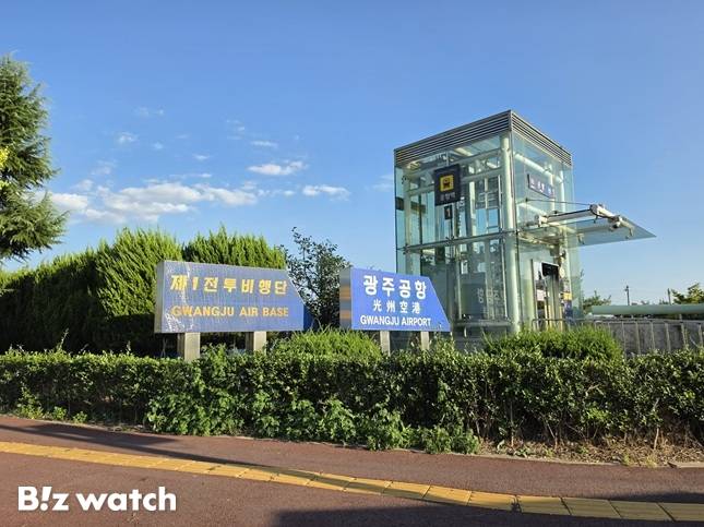 광주공항 인근 제1전투비행단 표지./사진=김준희 기자 kjun@