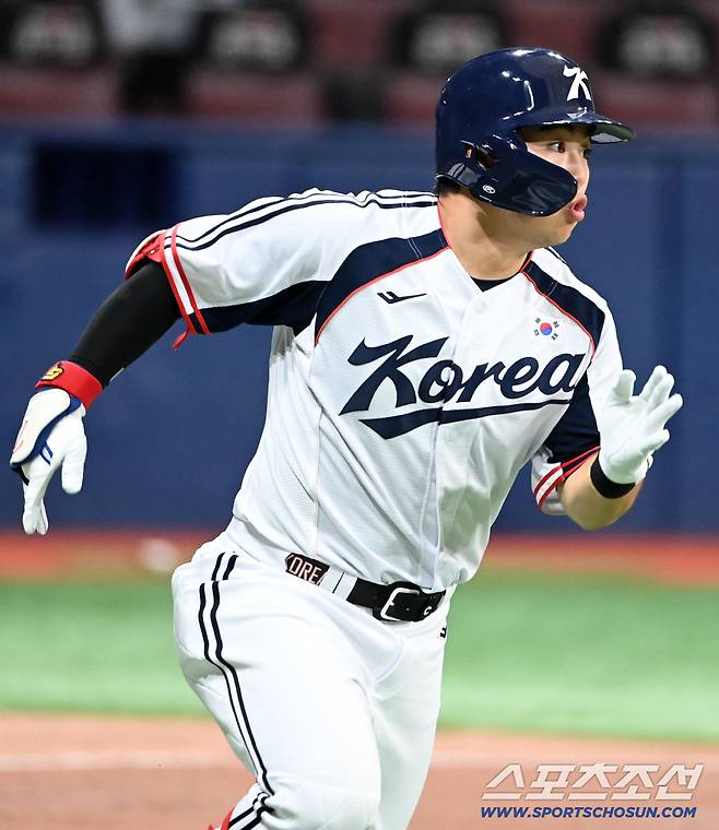 17일 고척스카이돔에서 열린 2026 아이치 나고야 아시안게임 야구대표팀과 상무의 연습경기. 1회말 문현빈이 안타를 치고 있다. 고척=허상욱 기자wook@sportschosun.com/2026.09.17/