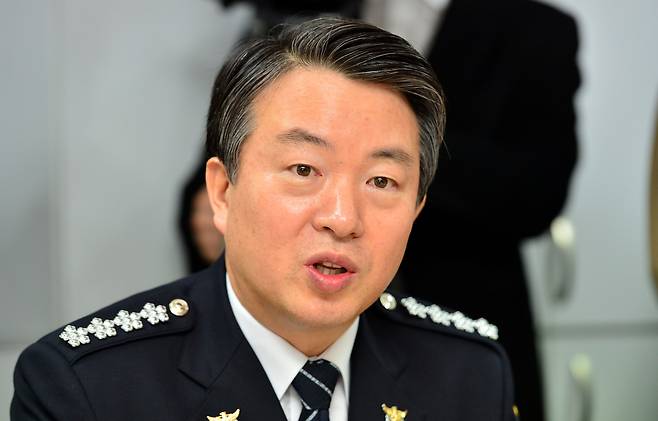 강신명 전 경찰청장(경찰대 2기). 그는 박근혜 정부 때인 2014년 경찰대 출신 최초의 경찰청장으로 지명돼 2년 임기를 지냈다. [연합]