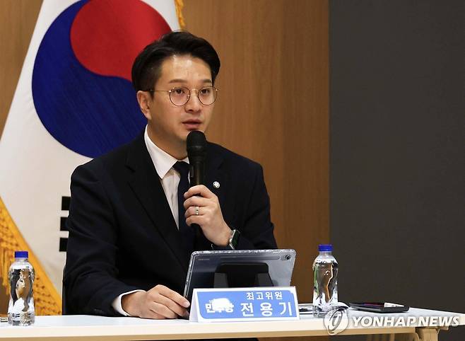 발언하는 민주당 전용기 최고위원 (청주=연합뉴스) 김형우 기자 = 더불어민주당 전용기 최고위원이 11일 오전 충북도청 신관6층 문화홀에서 열린 충북 최고위원회의에서 발언하고 있다. 2026.9.11 vodcast@yna.co.kr