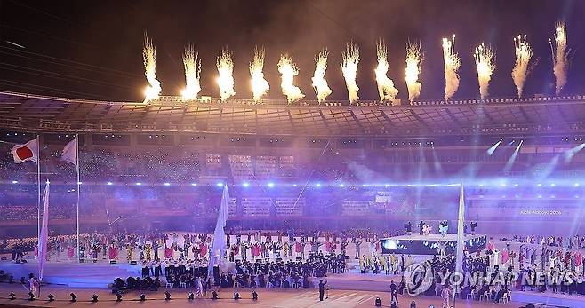 2026 아이치·나고야 아시안게임 개막식 공연 (나고야=연합뉴스) 김성민 기자 = 19일 일본 나고야 미즈호 공원 육상경기장에서 열린 2026 아이치·나고야 아시안게임 개회식에서 공연이 펼쳐지고 있다. 2026.9.19 ksm7976@yna.co.kr