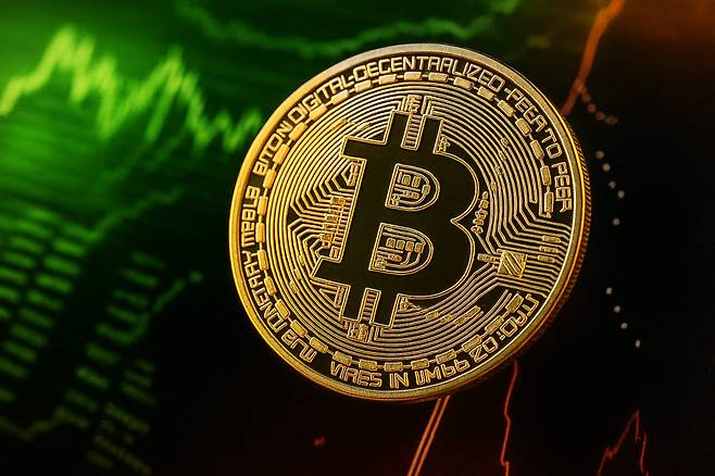 美금리 악재에 버티기…숏청산에 8.4만달러 회복[코인 모닝콜]
