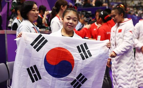 한국 40년 만에 해냈다…황서현, 아시안게임 여자 평균대 ‘금메달’