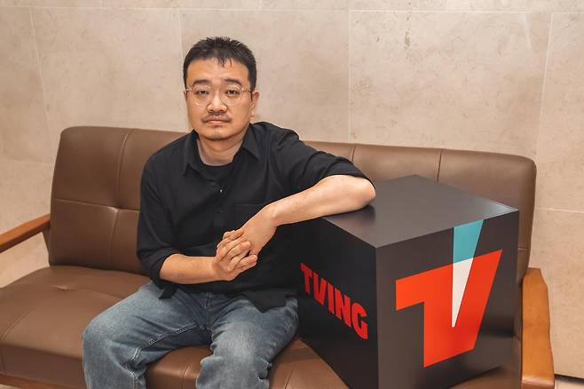 연상호 감독은 '실낙원' 개봉을 앞두고 있고 최근 '에토' 촬영을 마쳤다. 그는 차기작으로 일본이 기획한 영화 '닥터 아포칼립소'의 메가폰을 잡을 예정이다. 티빙 제공