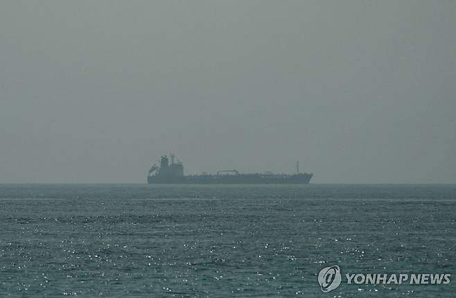 호르무즈 해협 항해 중인 유조선 [로이터=연합뉴스. 재판매 및 DB 금지]