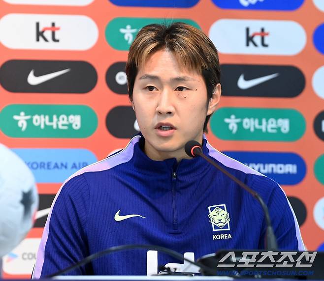 우루과이와의 평가전을 하루 앞둔 27일 대한민국 축구대표팀이 서울월드컵경기장에서 훈련을 가졌다. 이강인이 훈련 전 펼쳐진 기자회견에서 질문에 답하고 있다. 상암=허상욱 기자wook@sportschosun.com/2026.09.27/