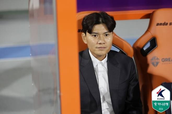 강원 FC 정경호 감독. 사진=한국프로축구연맹
