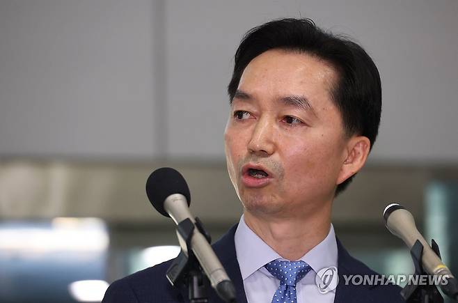 김지용 중대범죄수사청장 후보자 (서울=연합뉴스) 최재구 기자 = 김지용 중대범죄수사청장 후보자가 지난 14일 인사청문회 준비 사무실이 마련된 정부서울청사 창성동 별관에서 현안과 관련한 입장을 표명하고 있다. 2026.9.14 jjaeck9@yna.co.kr