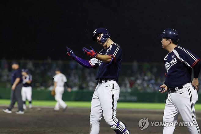 김도영, 역전 포효 (도요하시[일본]=연합뉴스)  김동민 기자 = 27일 일본 아이치현 도요하시 시민구장에서 열린 2026 아이치·나고야 아시안게임 결승 한국과 일본의 경기. 8회 초 2사 1,3루 상황에서 한국 김도영이 역전타를 날린 뒤 포효하고 있다. 2026.9.27 image@yna.co.kr