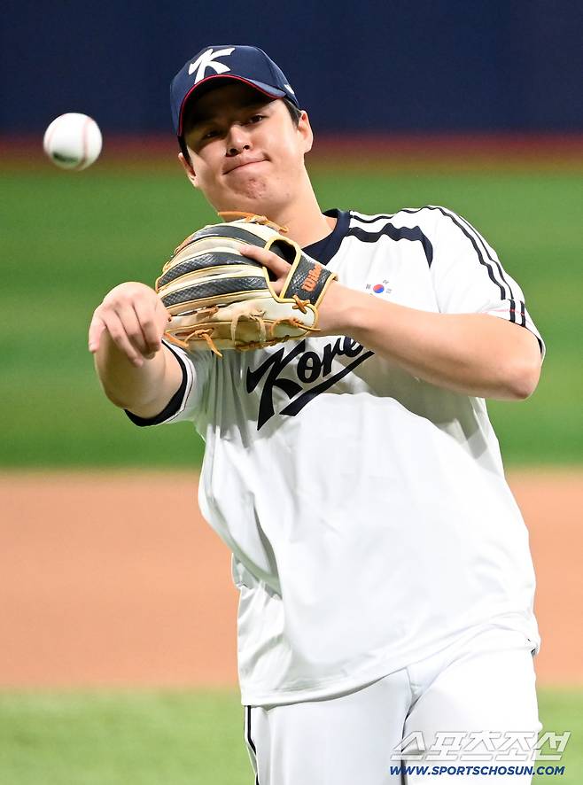 15일 고척스카이돔에서 열린 2026 아이치-나고야 아시안게임 야구대표팀의 공식 훈련. 노시환이 캐치볼을 하고 있다. 고척=허상욱 기자wook@sportschosun.com/2026.09.15/