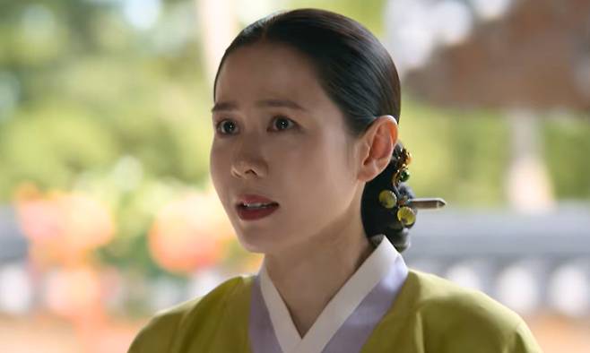 Son Ye-jin, who appeared on the official Netflix Korea channel content Im Here to Promote, released on the 21st, shared various behind-the-scenes stories about the project alongside Ji Chang-wook and Nana.She added her honest impression, saying, It was fascinating to see myself looking like I was really in my 20s. Ji Chang-wook, who was also present, added an explanation, stating, We utilized de-aging technology to create a youthful look. The set was filled with continuous admiration for the high-quality computer graphics, which were so impressive that even her fellow actors were completely unaware of the process.On set that day, a quirky yet heartwarming anecdote about Son Ye-jin also drew laughter. Son Ye-jin, who found five silkworms used as filming props adorable, took them home and personally cared for them for two weeks for her young son, who has a keen interest in insects and animals. He shared his extraordinary care, saying, It appeared on screen quite a bit, and the way it nibbled was so cute. He continued, I got some mulberry leaves, put them in the refrigerator, and changed them frequently, and at some point, it turned into a moth. I was told to keep it in a humid place, so I put it in the bathroom. He warmed the atmosphere on set by sharing a heartwarming ending, revealing that he brought the carefully raised moth to the filming location to show it, only to eventually release it back into nature.Released on the 18th, Scandal is a film set in the Joseon Dynasty depicting a dangerous love bet between Lady Jo (Son Ye-jin), Jo Won (Ji Chang-wook), and Hee-yeon (Nana). Son Ye-jin, who married actor Hyun Bin in 2002 and welcomed a son in November of the same year, is captivating viewers with her combination of cutting-edge CG technology and genuine passion.
